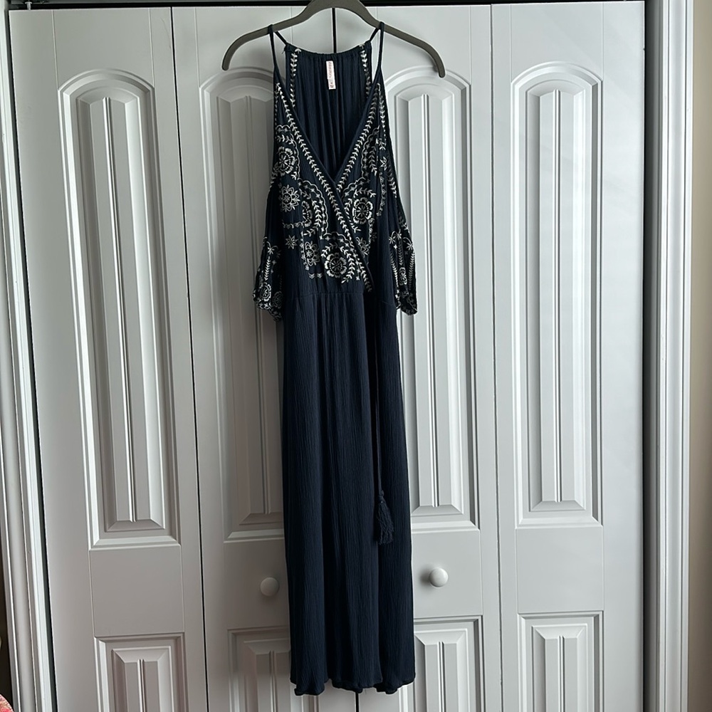 WOMENS XHILARATION EMBROIDERED OFF-SHOULDER MIDI DRESS